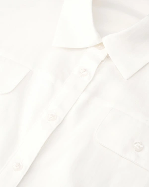 Cropped white shirt with short sleeves, classic button closure, and flap pockets | Shirts - 2