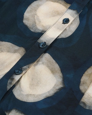 Dark blue shirt dress with beige print | Dresses | Dika.com - 2 Dark blue shirt dress with beige print | Dresses - 2