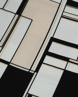 Fitted T-shirt with geometric motif in beige-black tones | Casual collection - 8