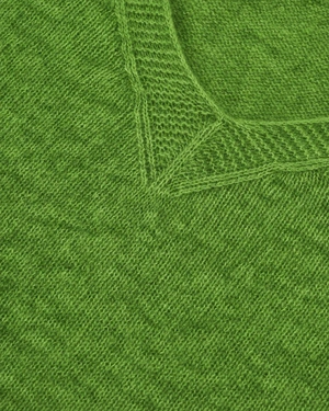 Green seamless wool sweater with a V-neck | Pullovers | Dika.com - 4 Green seamless wool sweater with a V-neck | Pullovers - 4