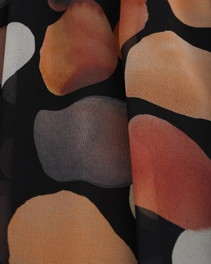 Skirt made of recycled polyester with geometric earthy print | Skirts and Shorts - 2