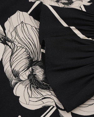 Spring dress, silk blend, with contrasting floral print and 7/8 sleeves with flared cuffs | Dresses | Dika.test - 2 Spring dress, silk blend, with contrasting floral print and 7/8 sleeves with flared cuffs | Dresses - 2