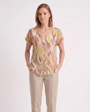 Chemise de printemps à manches courtes avec motif stylisé dans des tons pastel terreux | Chemises - 1