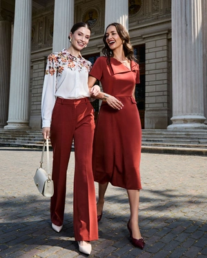 Pantaloni drepți cu tiv, curea cu nuci, culoare cărămizie mată | Pantaloni și Colanți - 3