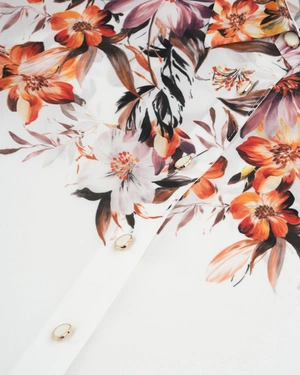 White shirt with autumn flower motif on the upper part | COLLECTION - 8