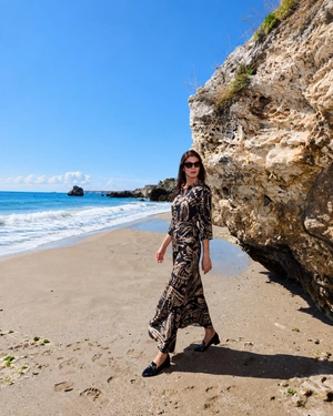 Women's dress in 100% viscose with an artistic print | Dresses | Dika.com - 2 Women's dress in 100% viscose with an artistic print | Dresses - 2